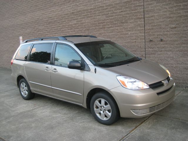 Toyota Sienna 2005 photo 2