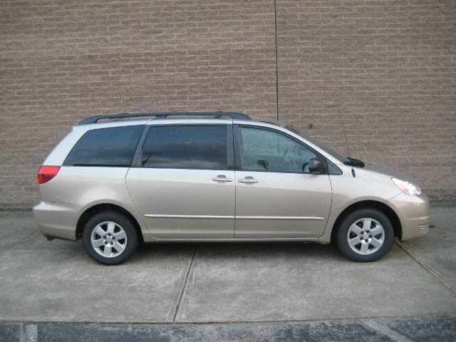 Toyota Sienna 2005 photo 3