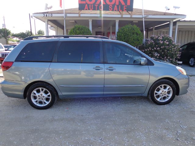 Toyota Sienna 2005 photo 2