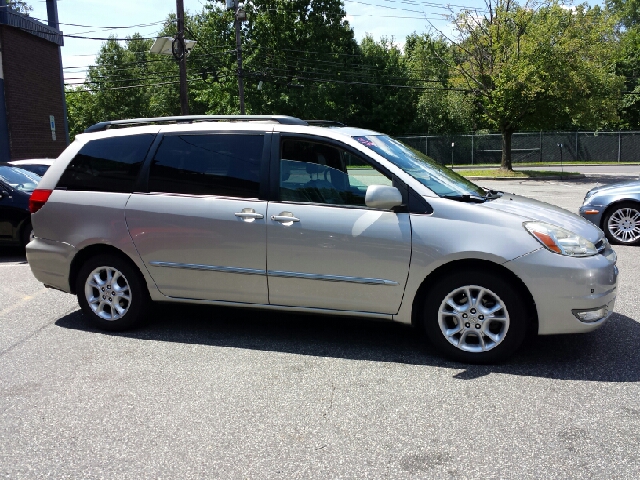 Toyota Sienna 2005 photo 1