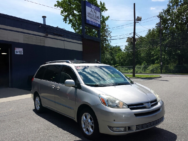 Toyota Sienna 2005 photo 2