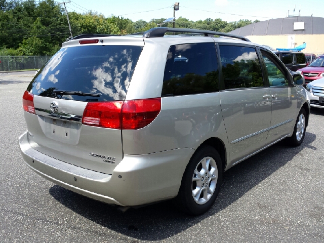 Toyota Sienna 2005 photo 4