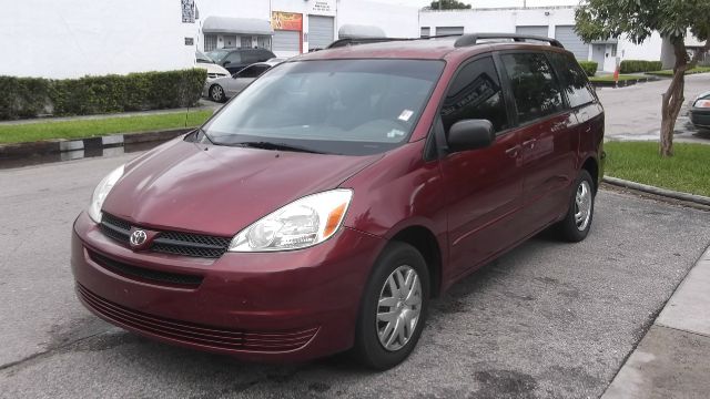 Toyota Sienna 2005 photo 2