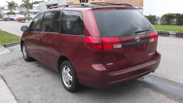 Toyota Sienna 2005 photo 4