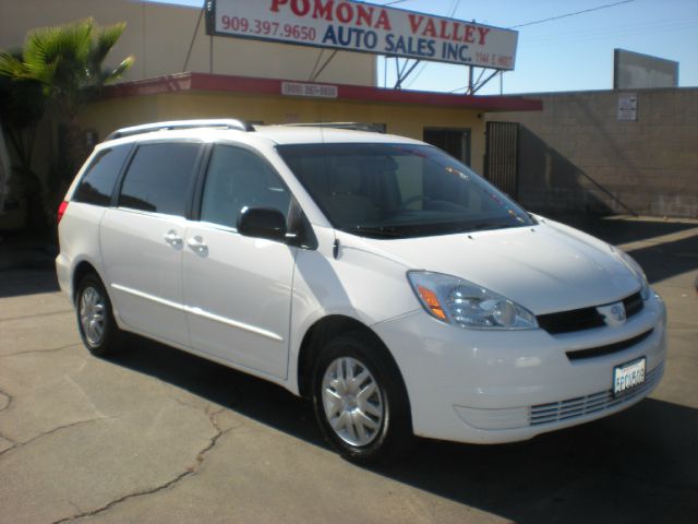 Toyota Sienna 2005 photo 2