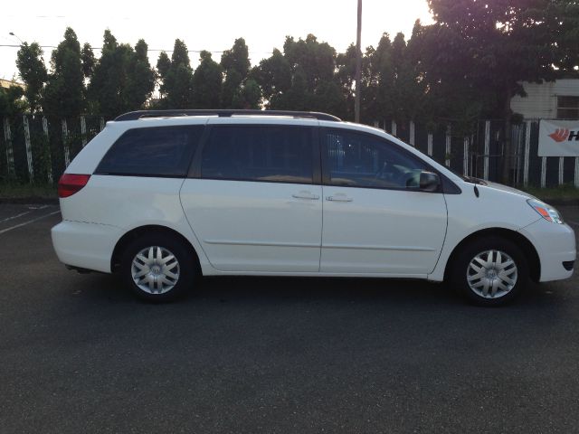 Toyota Sienna S 2WD 4-spd AT MiniVan