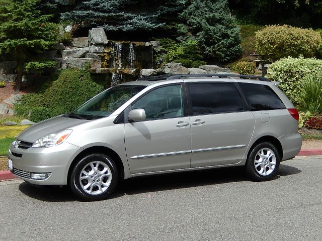 Toyota Sienna XLT 4.6L 4WD MiniVan