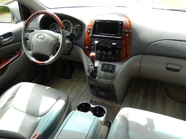 Toyota Sienna 2005 photo 1