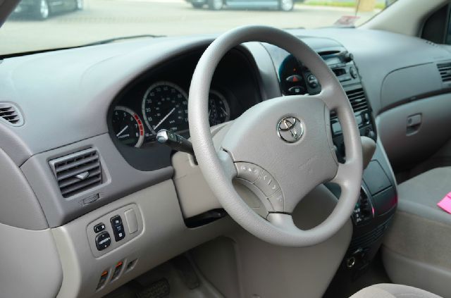 Toyota Sienna 2005 photo 4