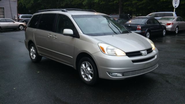 Toyota Sienna 2005 photo 1