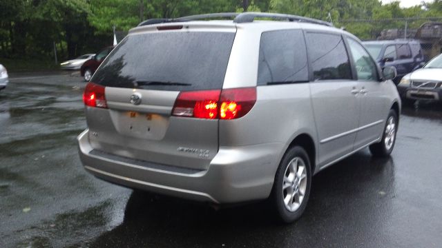 Toyota Sienna 2005 photo 8