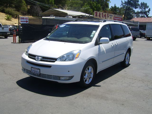 Toyota Sienna XLT 4.6L 4WD MiniVan