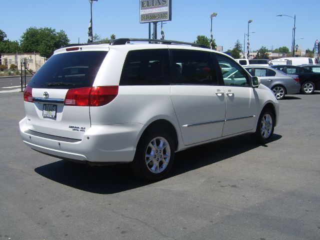 Toyota Sienna 2005 photo 2