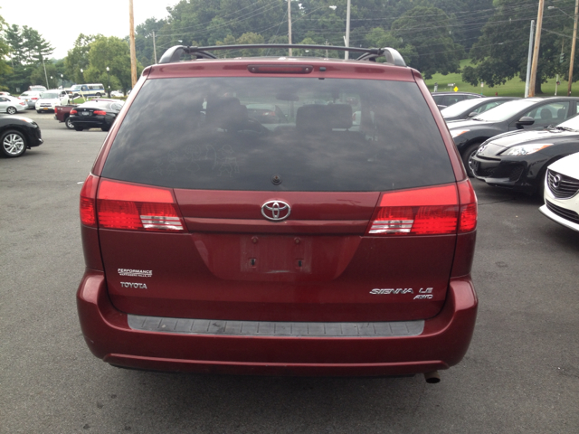 Toyota Sienna 2005 photo 1