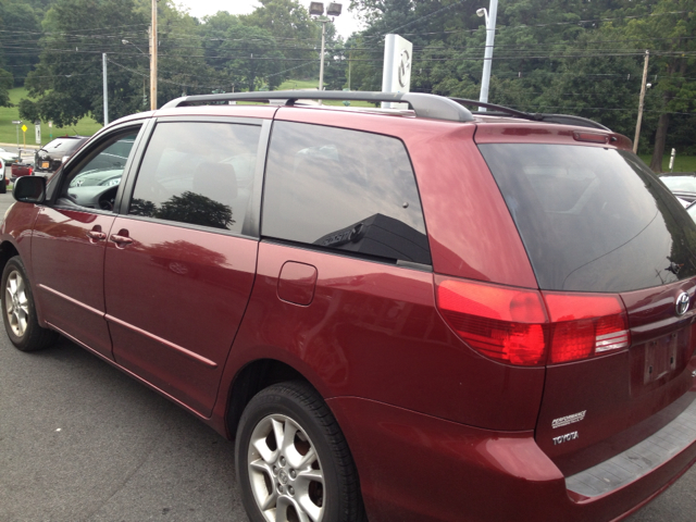 Toyota Sienna 2005 photo 2