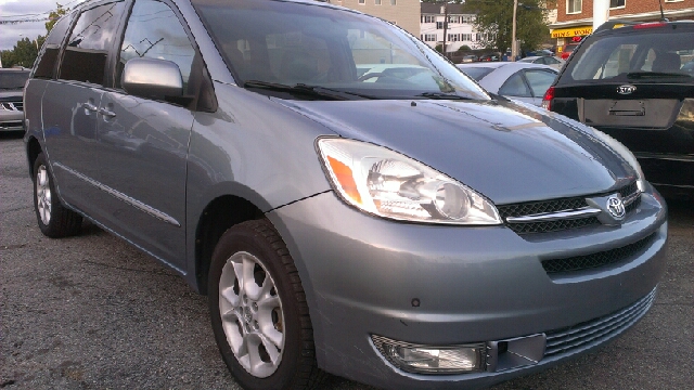 Toyota Sienna XLT 4.6L 4WD MiniVan