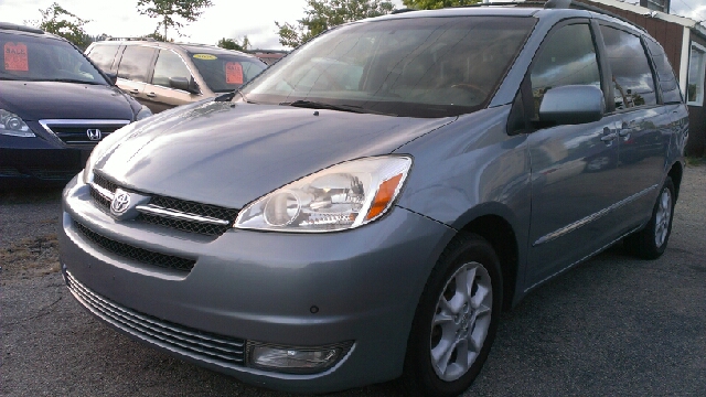 Toyota Sienna 2005 photo 2