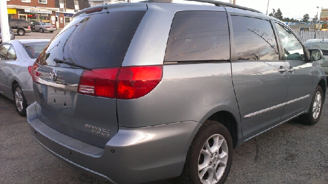 Toyota Sienna 2005 photo 3