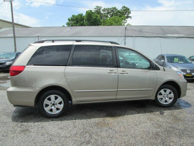 Toyota Sienna S 2WD 4-spd AT MiniVan