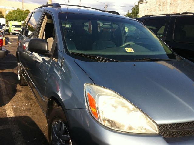 Toyota Sienna 2005 photo 1