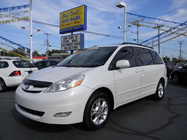 Toyota Sienna 2006 photo 2