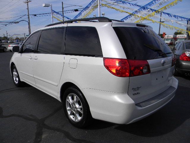 Toyota Sienna 2006 photo 3