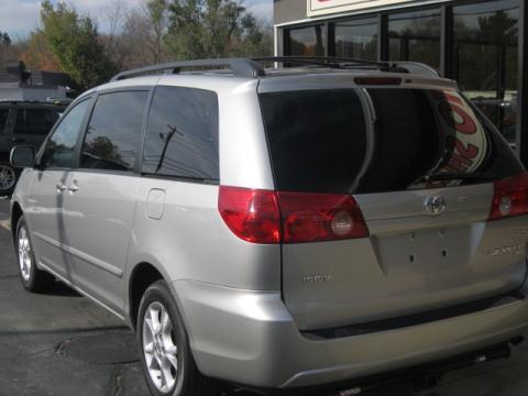 Toyota Sienna 2006 photo 2