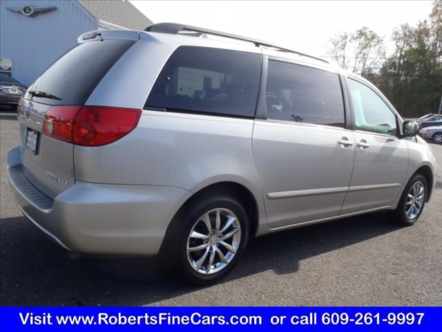 Toyota Sienna 2006 photo 2