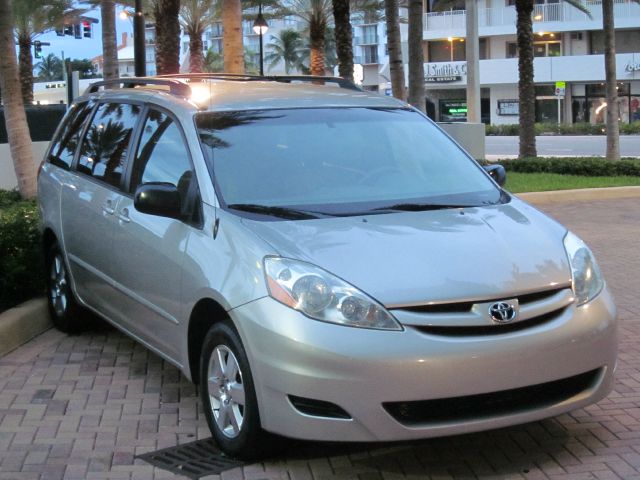 Toyota Sienna 2006 photo 1