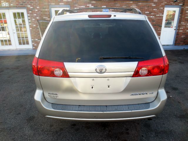 Toyota Sienna 2006 photo 1