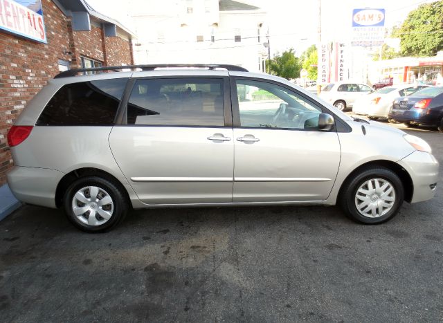 Toyota Sienna 2006 photo 3