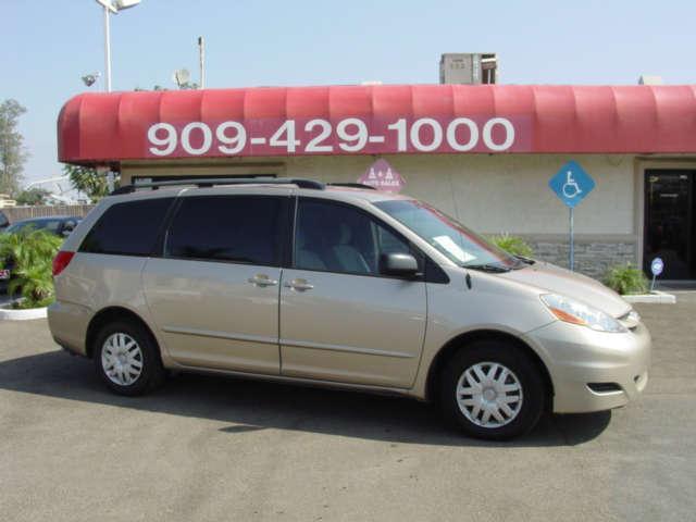 Toyota Sienna 2006 photo 2