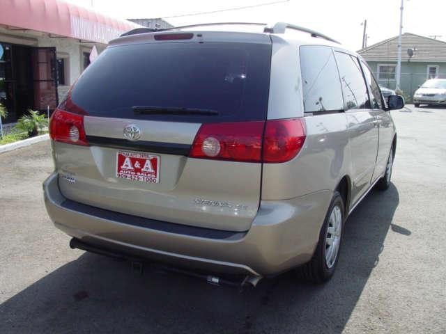 Toyota Sienna 2006 photo 4