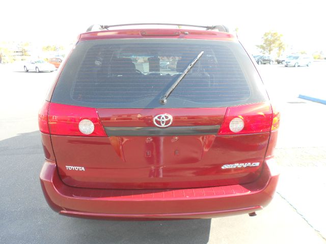 Toyota Sienna 2006 photo 1