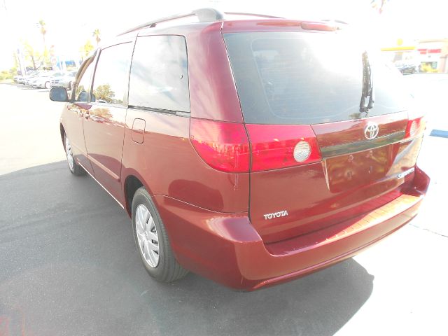 Toyota Sienna 2006 photo 2