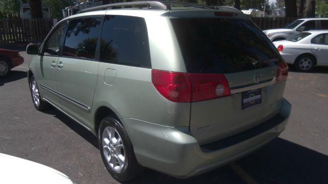 Toyota Sienna XLT 4.6L 4WD MiniVan