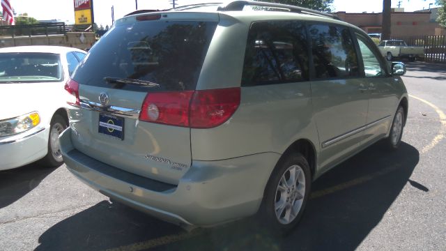 Toyota Sienna 2006 photo 1