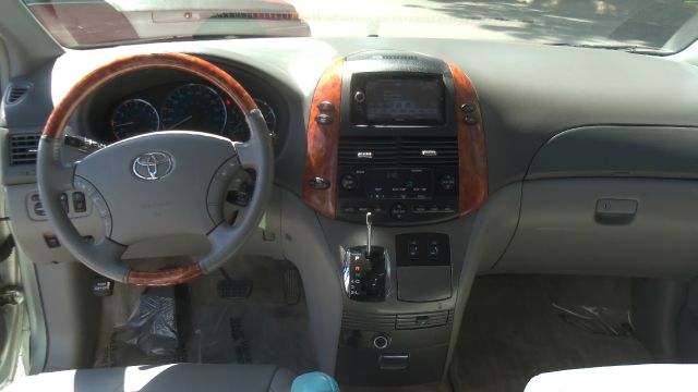 Toyota Sienna 2006 photo 2