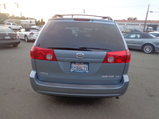 Toyota Sienna 2006 photo 1