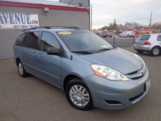 Toyota Sienna 2006 photo 2