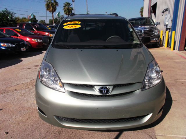 Toyota Sienna 2006 photo 1