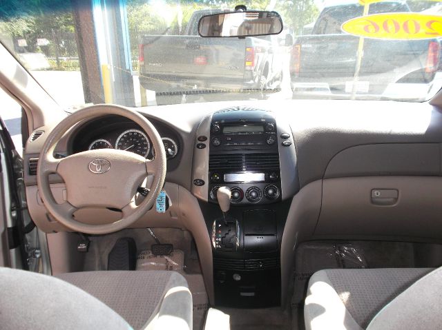 Toyota Sienna 2006 photo 4