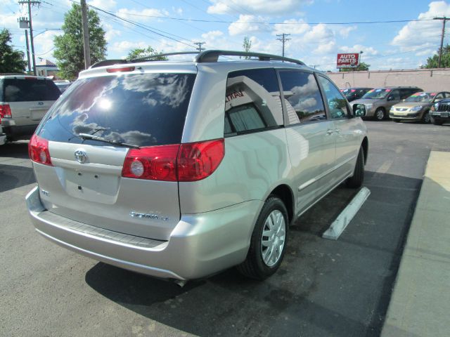 Toyota Sienna 2006 photo 14