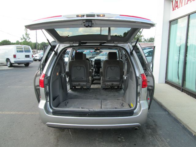 Toyota Sienna 2006 photo 19