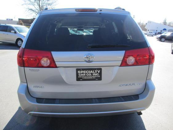 Toyota Sienna XLT 4.6L 4WD MiniVan