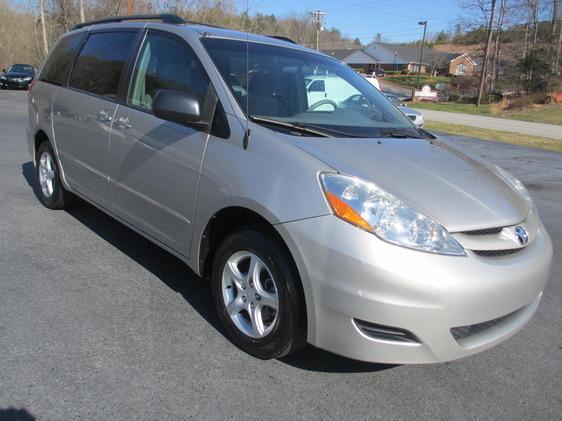 Toyota Sienna 2006 photo 2