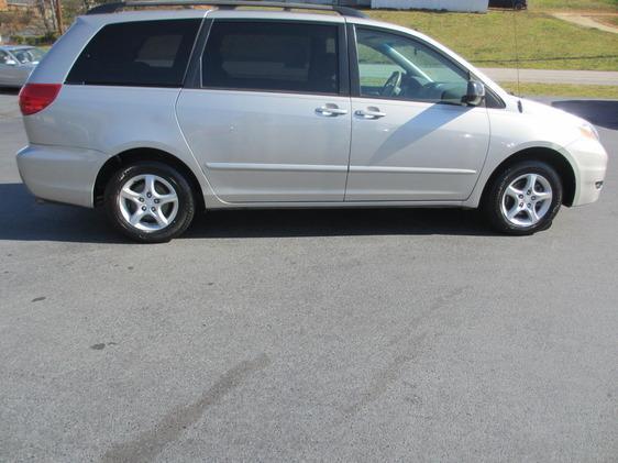 Toyota Sienna 2006 photo 3