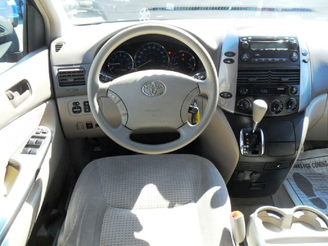 Toyota Sienna 2006 photo 1