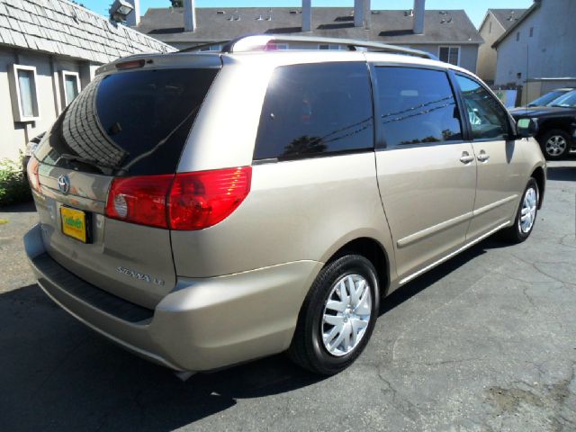 Toyota Sienna 2006 photo 4