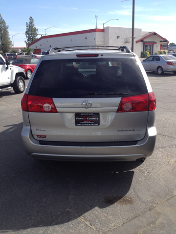 Toyota Sienna XLT 4.6L 4WD MiniVan